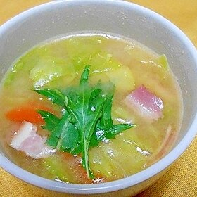 麦入り野菜たっぷり味噌スープ